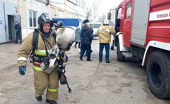 В Курске прошло занятие по тушению пожаров в местах стоянок служебного транспорта