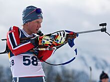 Норвежский биатлонист выиграл индивидуальную гонку на Олимпиаде