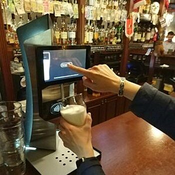 В баре Sean O’Neill’s Irish Pub заработал пивной кран с бесконтактной оплатой