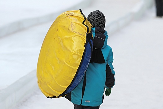 СК проверит челябинца, прокатившего сына на привязанной к машине доске