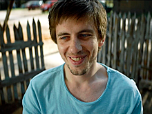 ТНТ покажет сериал о супергерое с бионическими протезами "Толя Робот"