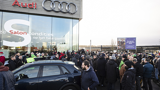 Тысячи людей без работы: в Брюсселе закрылся завод электрокаров Audi