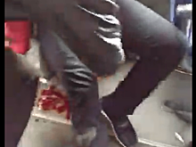 Пассажира автобуса в Комсомольске‐на‐Амуре продырявило шлагбаумом, сдутым ветром