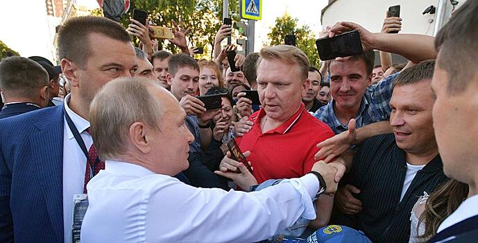 Песков рассказал, зачем Путин остановил движение в Екатеринбурге