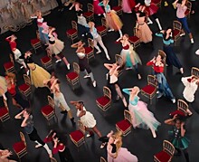 Chanel выпустили новый кампейн ароматов Chance — в нем танцуют 80 моделей!