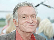 Экс-модель обвинила основателя журнала Playboy в домогательствах