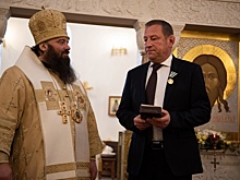 Епископ Парамон вручил заместителю префекта ЗелАО Олегу Панину медаль ордена РПЦ преподобного Серафима Саровского