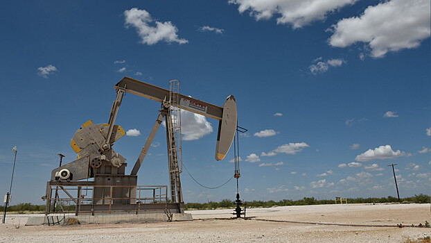 Нефть продолжает дешеветь