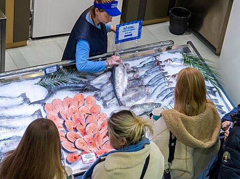 Свыше 100 тонн продукции купили за месяц на рыбном рынке "Москва – на волне"