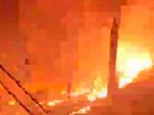 Российский поезд проехал сквозь лесной пожар и попал на видео