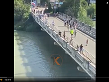 Жители Краснодара сняли на видео опасный прыжок экстремала в реку с моста