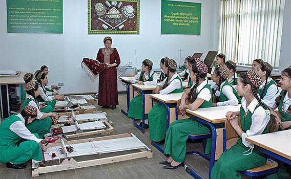 В Туркмении закрывают русские школы, сменив Москву на Анкару