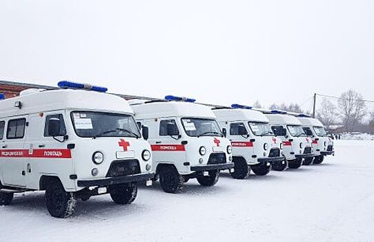 16 машин скорой помощи вручили больницам Кузбасса