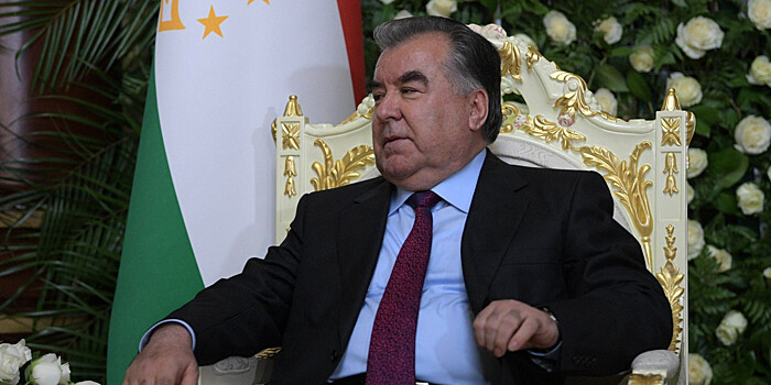Эмомали Рахмон поздравил жителей Таджикистана с праздником Ураза-байрам