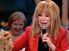 Пережившая драму Пугачева вышла к зрителям и разрыдалась