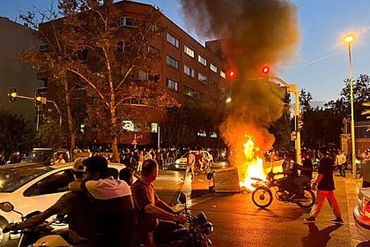 Командующий КСИР призвал иранцев прекратить участвовать в беспорядках