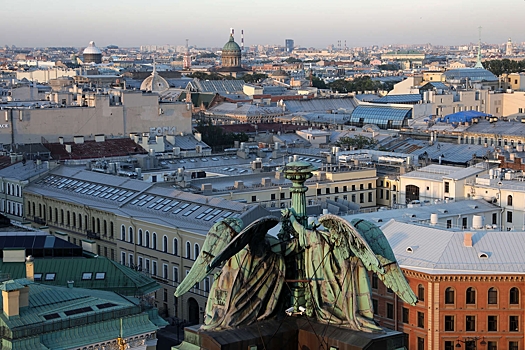 В Петербурге объявили "оранжевый" уровень опасности из-за ветра