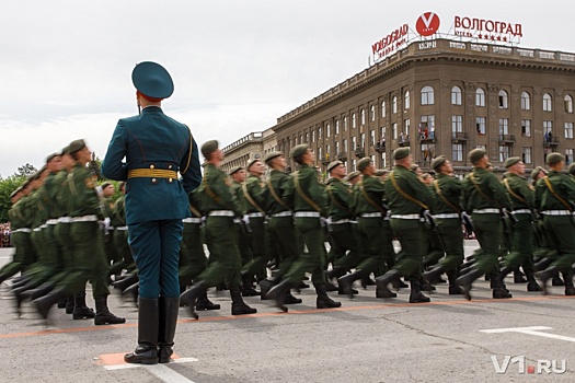 Волгоградский парад Победы похвалил мэр французского города Уй