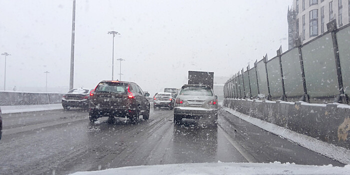Гололедица и мокрый снег: синоптики призвали водителей к осторожности