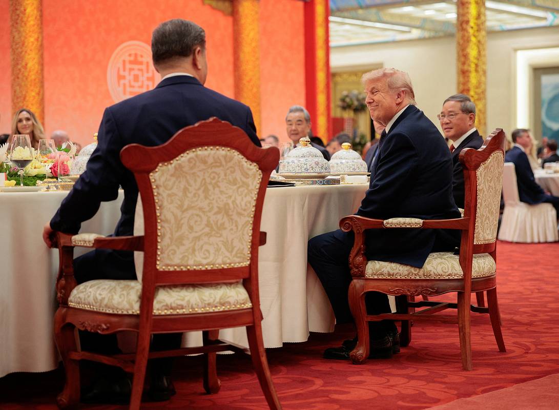 Трампа заставили есть овощи в Китае