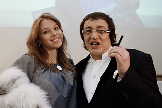 Телеведущий Дмитрий Дибров с супругой Полиной Наградовой