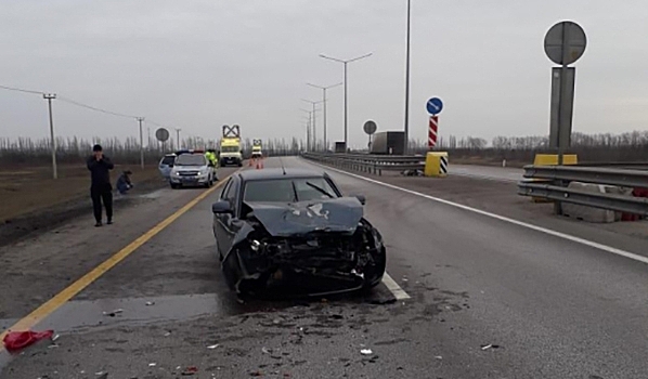Две школьницы и женщина попали в больницу после столкновения Toyota и Lada под Воронежем