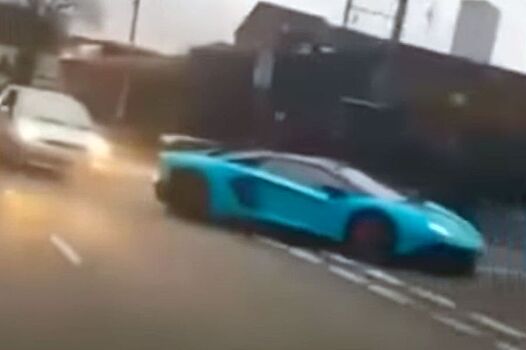 Ford Fiesta въехал в зад Lamborghini Aventador SV и скрылся с места ДТП