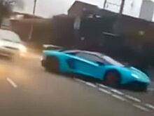 Ford Fiesta въехал в зад Lamborghini Aventador SV и скрылся с места ДТП