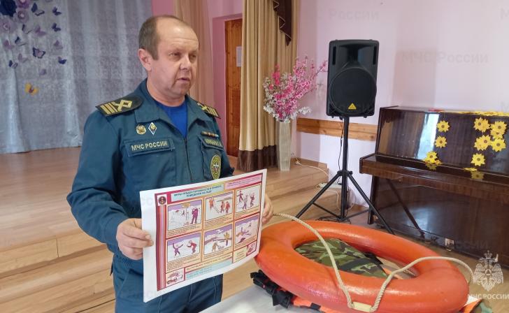 Для учеников православной гимназии инспекторы ГИМС прочли лекцию о безопасном поведении у воды