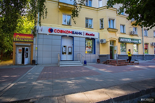 Цвет нарушения серый: власти просят банк переделать фасад офиса на Богдана Хмельницкого