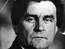 11 февраля родился художник-супрематист, организатор акции "Ложки в петлице" Казимир Малевич