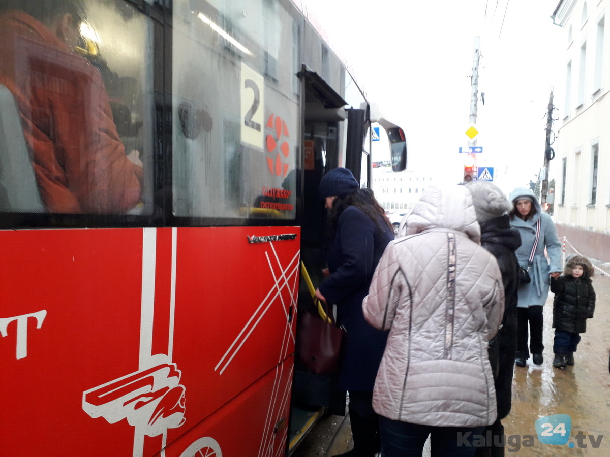 Троллейбусы и автобусы выбились из графика из-за снегопада