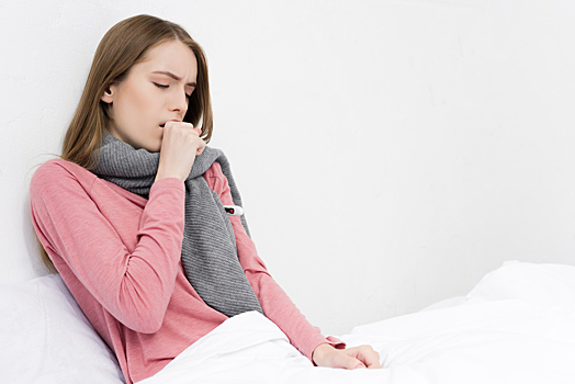 Пульмонолог рассказал, о чем может говорить длительный кашель