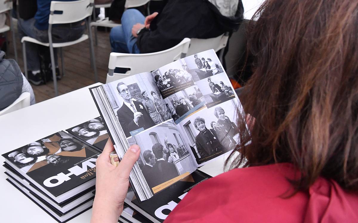 Издательства будут маркировать книги о Цое и The Beatles