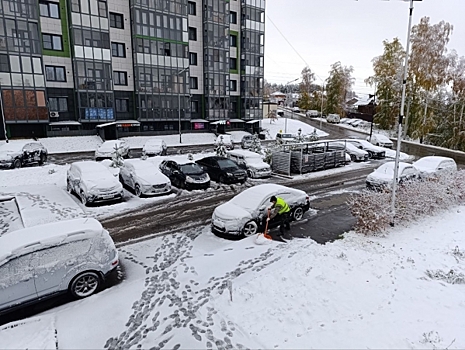 Иркутскyю область завалило снегом: машины встали