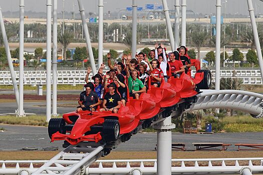Тематический парк аттракционов Ferrari World в Абу-Даби, где бывали Леклер, Сайнс, Феттель, Алонсо — обзор, фото
