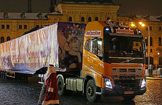 Грузовики не пускают в новогоднюю столицу: кто доставит москвичам продукты?