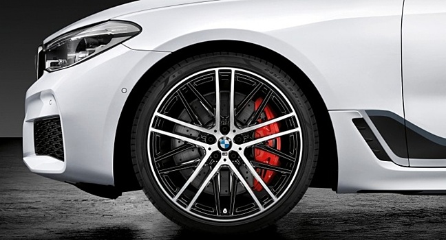 Марка BMW впервые показала на видео 750-сильный кроссовер XM