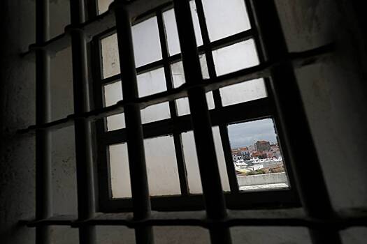 Дед специально сел в тюрьму ради помощи внуку