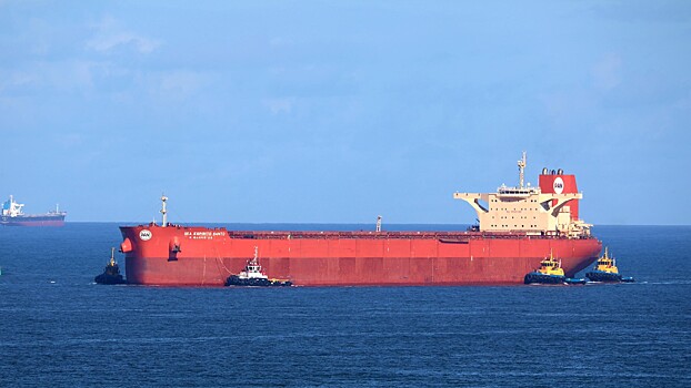 США заподозрили сто танкеров в перевозке нефти РФ в обход санкций