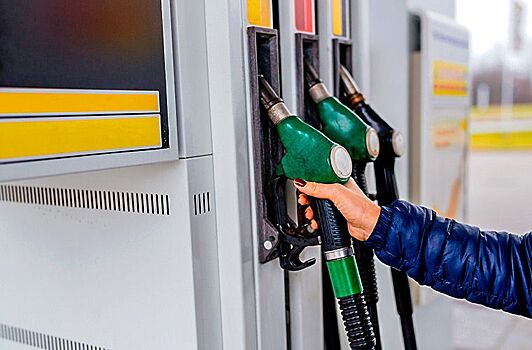 Бензин подорожает до 55 рублей - эксперт назвал сроки