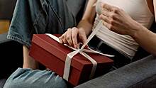 Это опасно: экстрасенс назвала пять подарков, которые разрушат ваши отношения