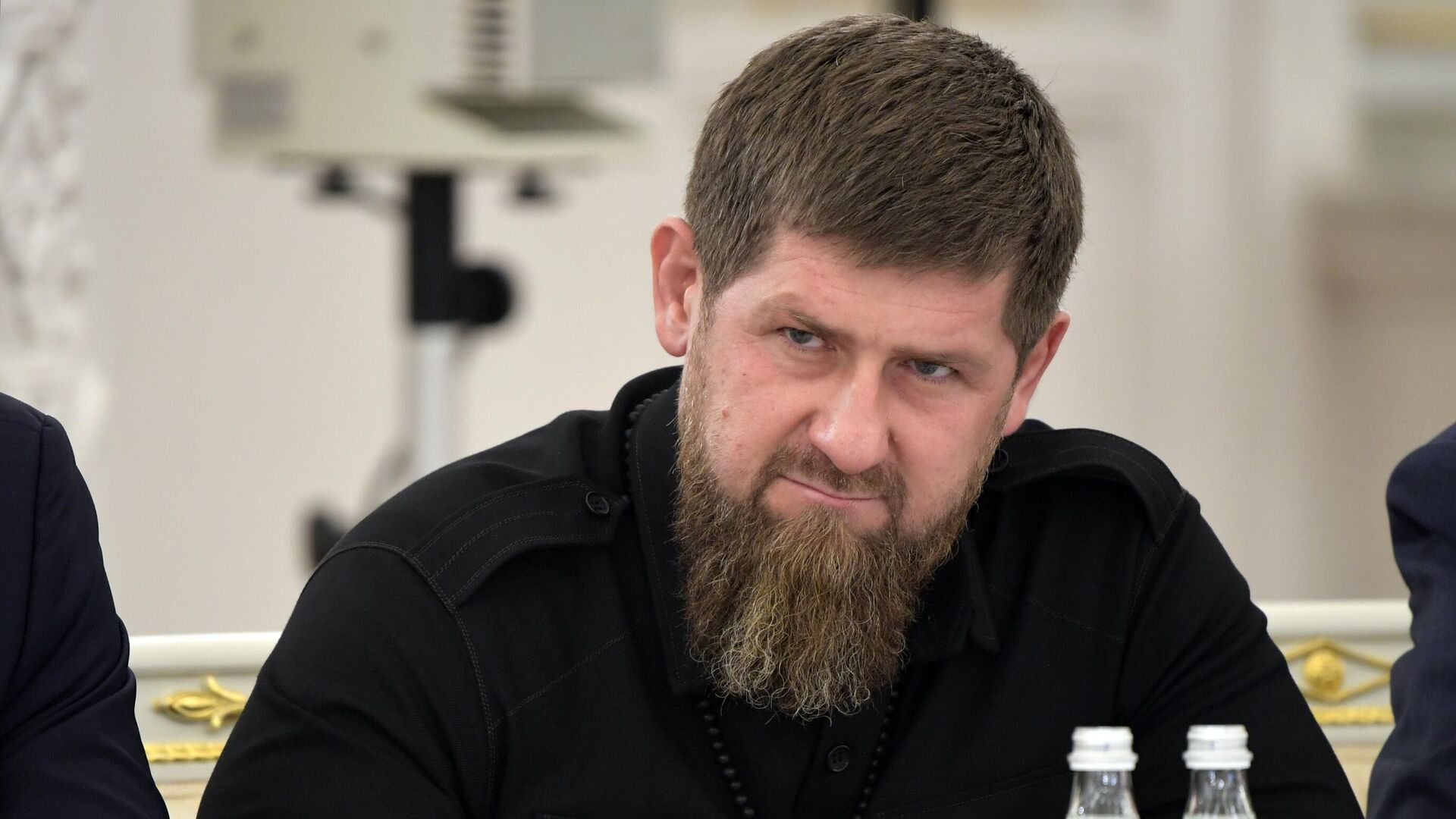 Кадыров показал на видео увернувшегося от снаряда чеченского бойца