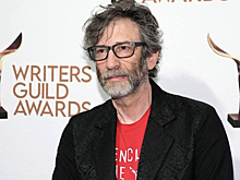 Нила Геймана снова обвинили в насилии