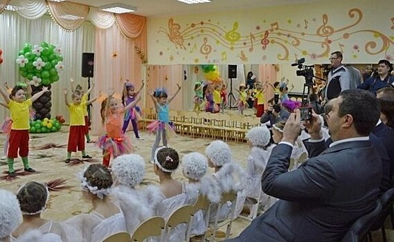 Мэр Челнов попросил "не перегибать палку" при проверках на утренниках в детских садах