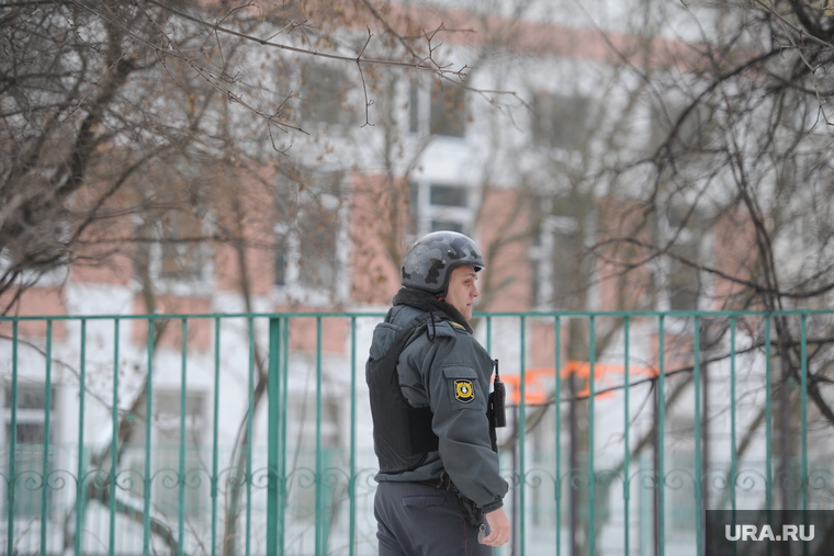 «О. Н.»: в Волгоградской области из-за беглого участника СВО оцепили все школы