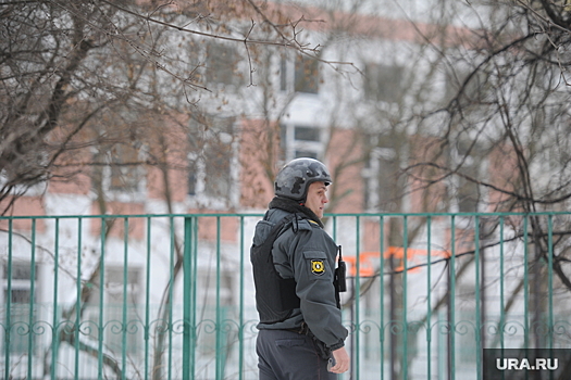 В школах Сургута усилили меры безопасности из-за фейков о массовых убийствах