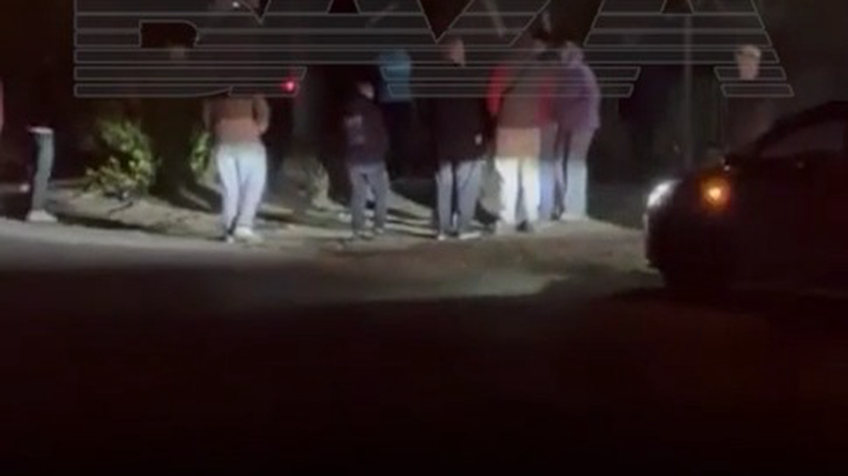 Пенсионеры, в чей дом врезалась дочь Цапка, третий день живут без стены и света