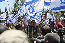 В Израиле автомобиль врезался в толпу протестующих
