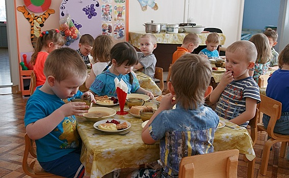 Круглосуточный детский сад. Садик 4 киров чистые пруды. Детский сад 216 киров. Дети в детском саду. Будут ли работать детские сады 2 ноября.